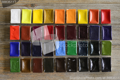 Image of a lot of watercolors on wooden