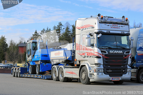 Image of Scania R580 Semi Terex Fuchs Material Handler on Trailer