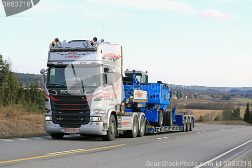 Image of Scania R580 Transports Terex Fuchs Material Handler Uphill