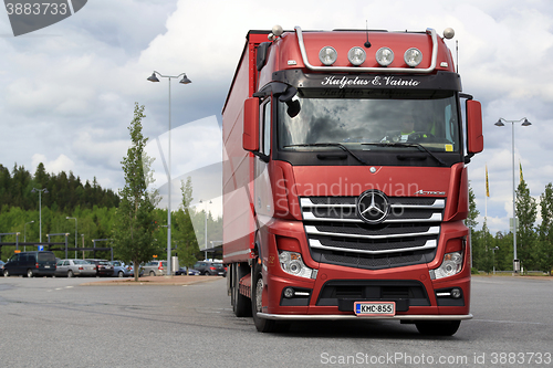 Image of Red Mercedes-Benz Actros Leaves Truck Stop