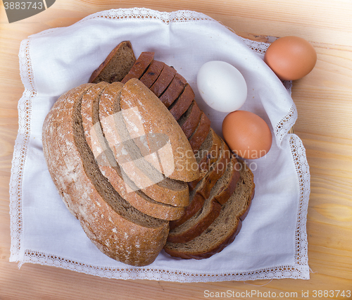 Image of Freshly baked bread with homespun fabric 