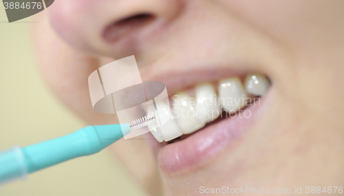 Image of woman cleaning her teeth 