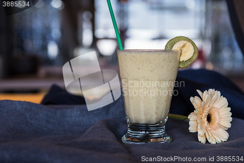 Image of smoothie made from kiwi, bananas and orange juice