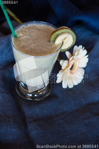 Image of smoothie made from kiwi, bananas and orange juice