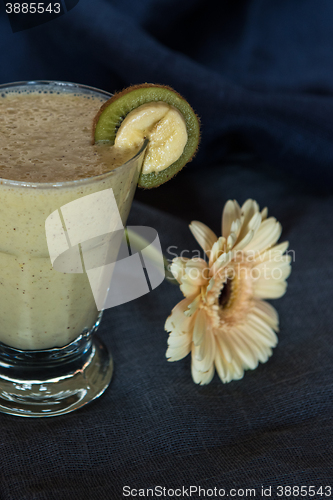 Image of smoothie made from kiwi, bananas and orange juice