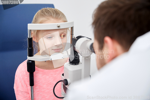 Image of optician with tonometer and patient at eye clinic