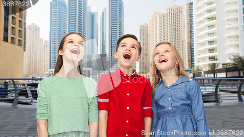 Image of amazed boy and girls looking up