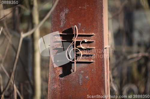 Image of rusty treble clef