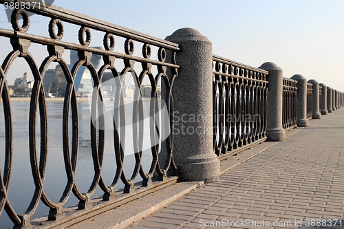 Image of  cast iron fence promenade