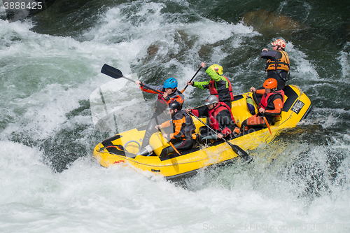 Image of Yellow raft team