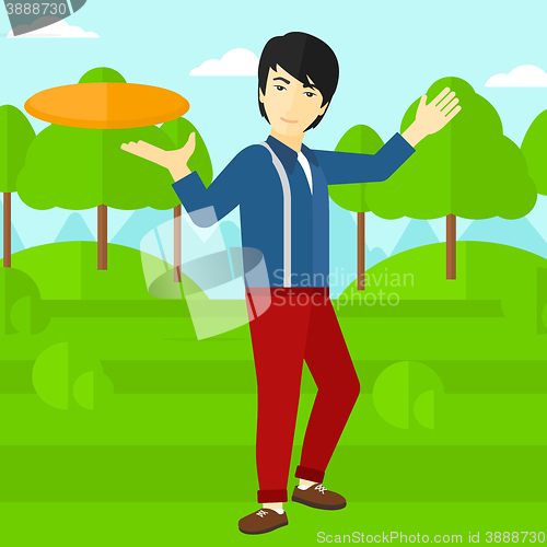 Image of Man playing flying disc.