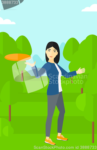 Image of Woman playing flying disc.