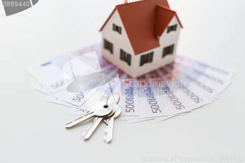 Image of close up of home model, money and house keys