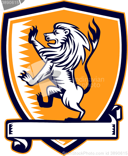Image of Lion Prancing Crest Woodcut