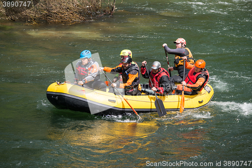 Image of Yellow raft team