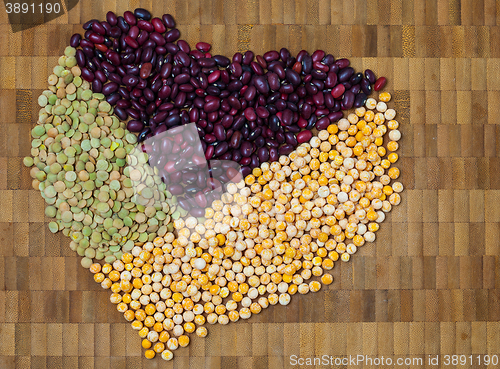 Image of lentil, pea and bean heart