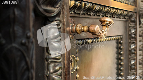 Image of  ancient  door closes