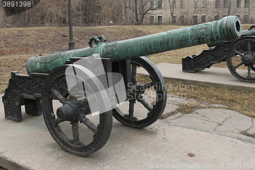 Image of  medieval bronze cannon 