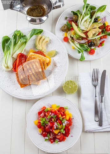 Image of Salsa salad with grilled cheese