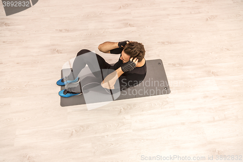 Image of Man Doing Sit-ups