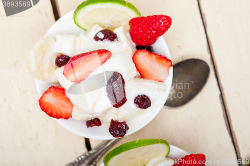 Image of fruit and yogurt salad healthy breakfast