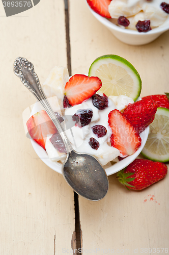 Image of fruit and yogurt salad healthy breakfast