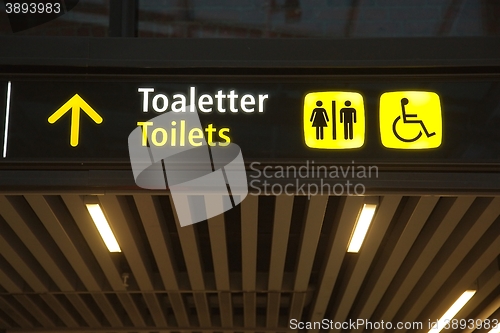 Image of Toilet sign with arrow