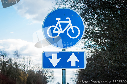 Image of Bike sign with two arrows