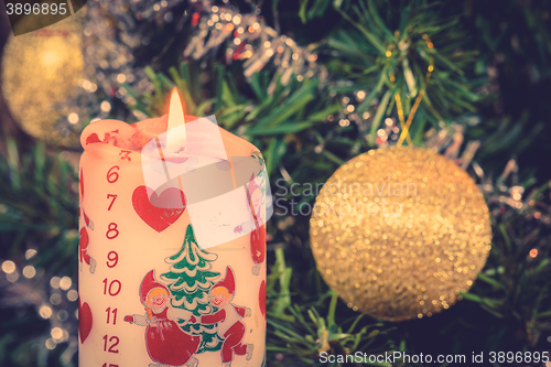 Image of December calendar candle and a Christmas tree