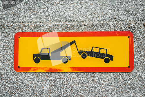 Image of Car removal sign on a wall