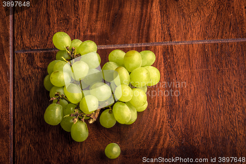 Image of Green grapes on a dark table