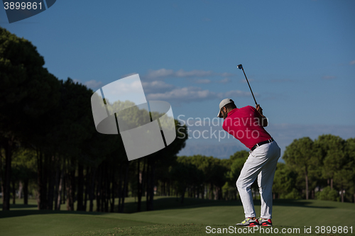 Image of golf player hitting long shot