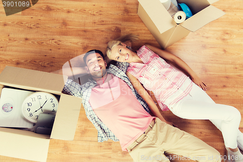 Image of couple with big cardboard boxes moving to new home