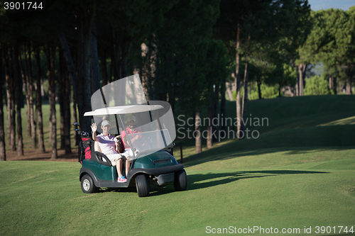 Image of couple in buggy on golf course