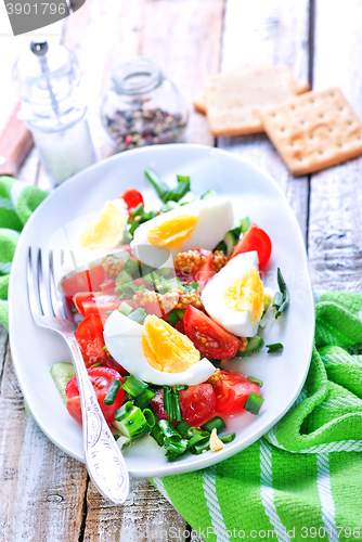 Image of salad with egg