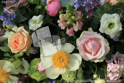 Image of Mixed bridal arrangement