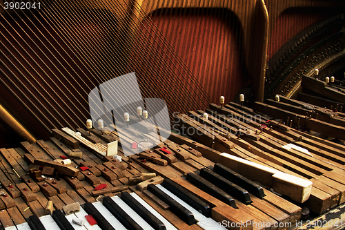 Image of Old broken piano