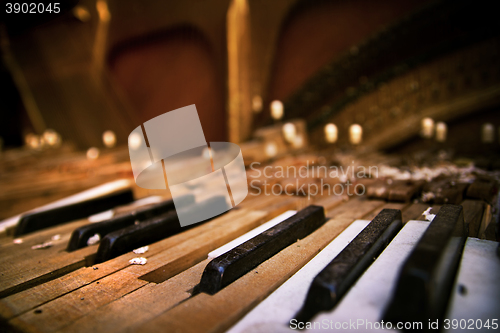 Image of Old broken piano