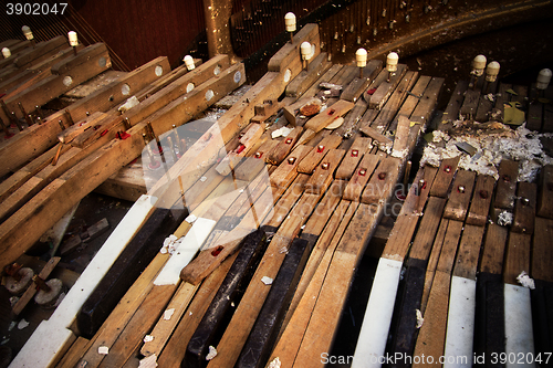 Image of Old broken piano