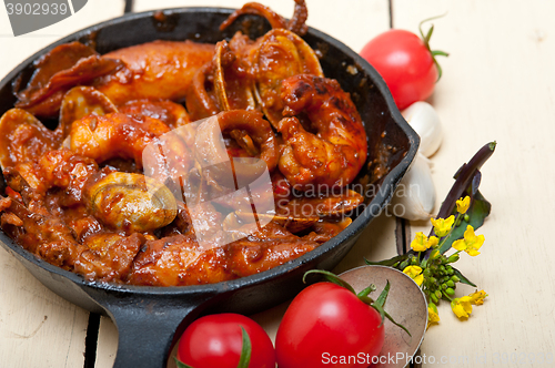 Image of fresh seafoos stew on an iron skillet