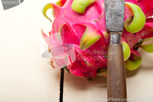 Image of fresh dragon fruit 