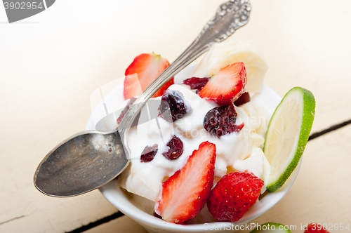 Image of fruit and yogurt salad healthy breakfast