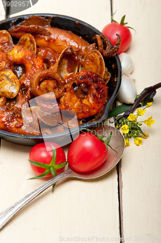 Image of fresh seafoos stew on an iron skillet