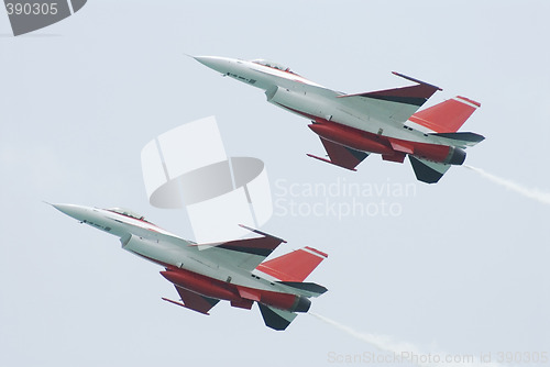 Image of F-16 airplanes