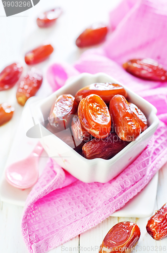 Image of dates in bowl