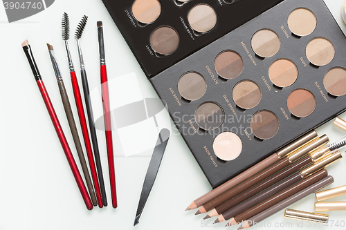 Image of Eye shadows of different colors and make-up brushes