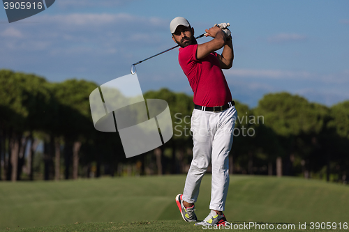 Image of golf player hitting long shot