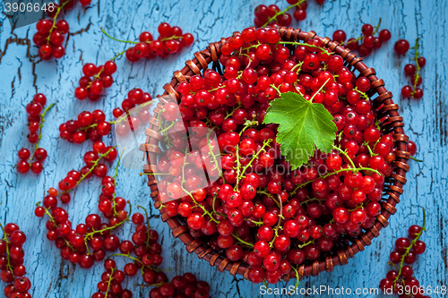 Image of Redcurrant in wicker bowl on the table