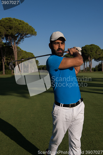 Image of golf player hitting shot