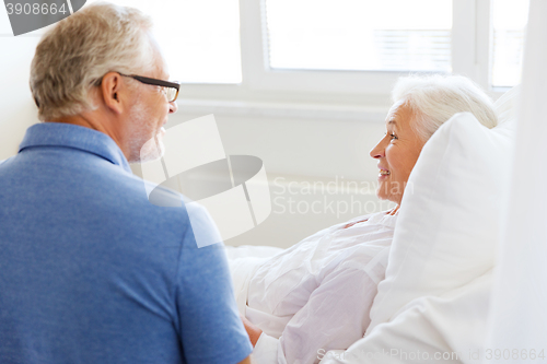 Image of senior couple meeting at hospital ward